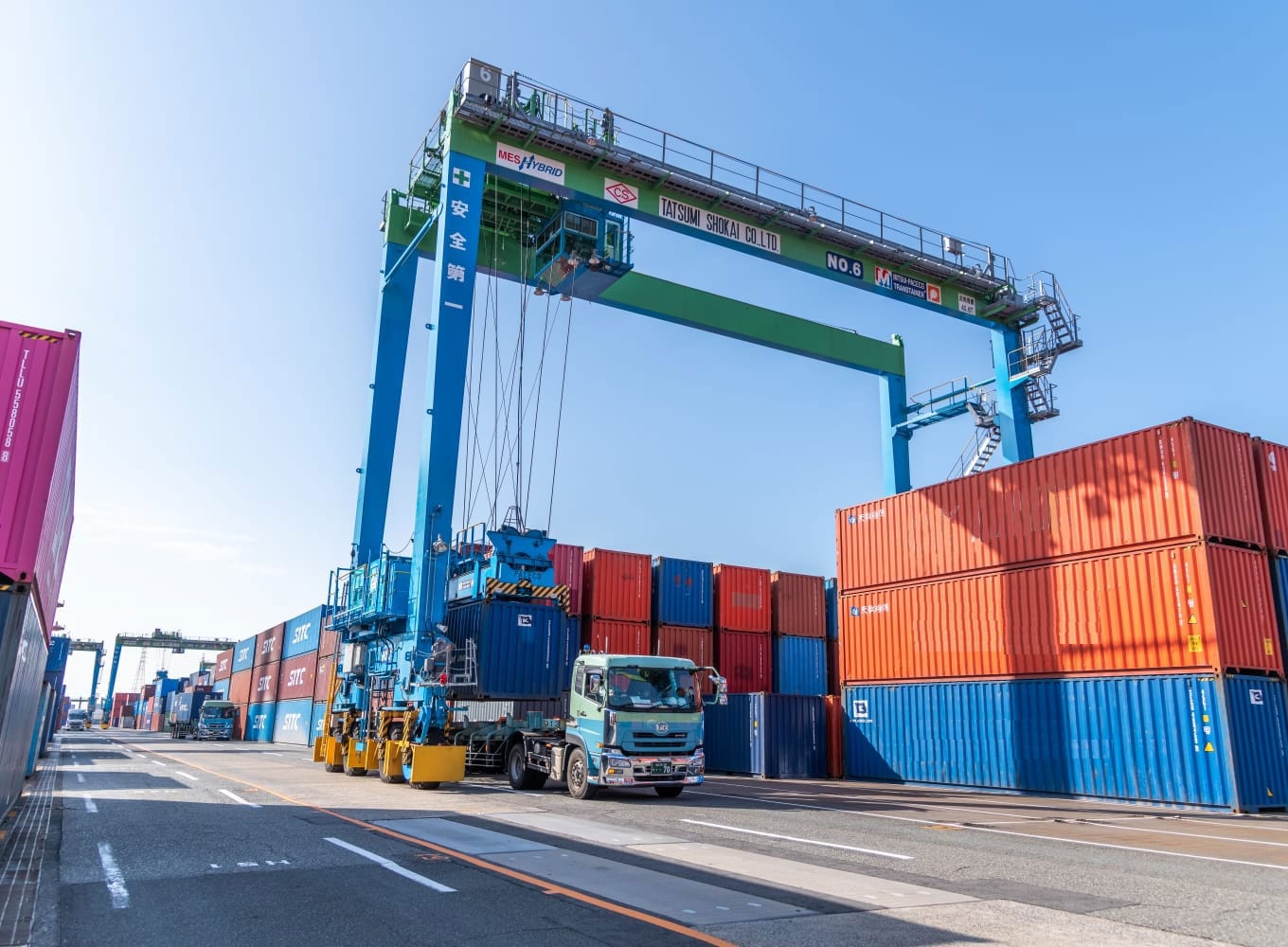 安全面と環境に配慮した新時代の港湾運送業務を実行